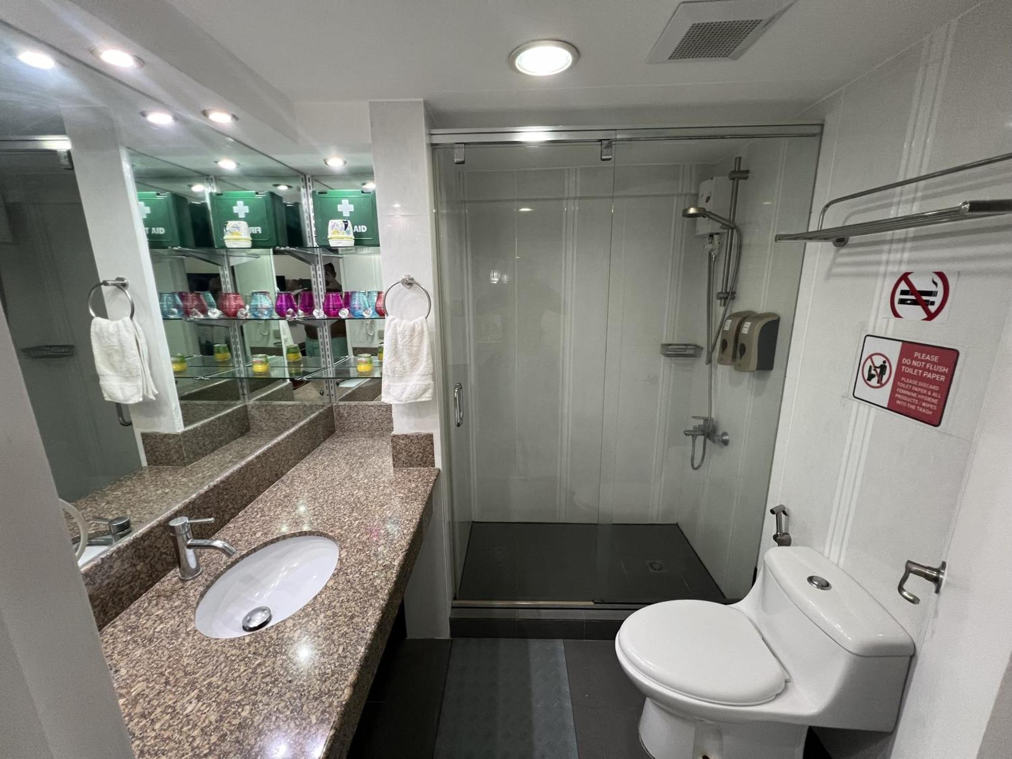 Stunning 2Br Apt, 65 Sq M Netflix At Rosewood Pointe Residences Near Bgc Manila Exterior foto